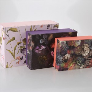 섬세 한 골드 도금 버튼 탄성 단추 선물 상자입니다